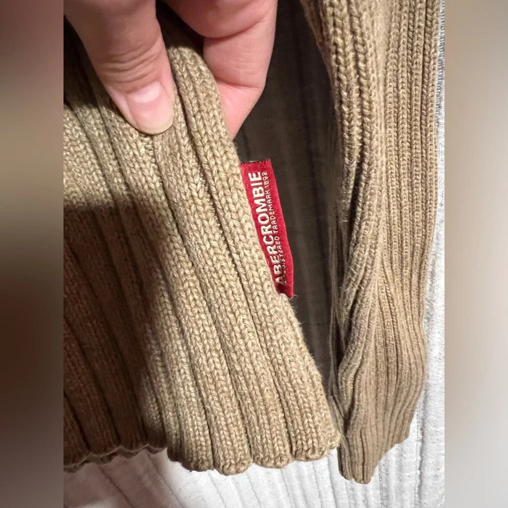 Abercrombie & Fitch Men's Tan V-Neck Sweater - Picture 2 of 4